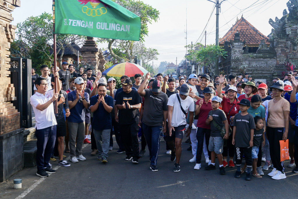 Buka Jalan Santai HUT Ke-54 ST. Tengah Kaler dan Kelod Gulingan